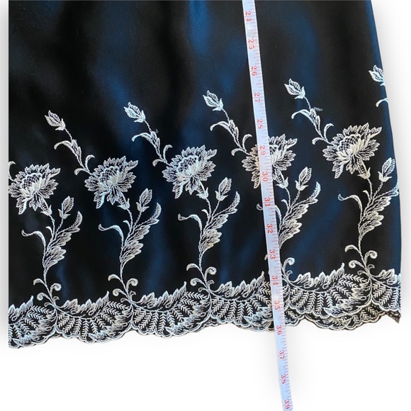 Vintage Caren Désirée Satin Mini Dress 90’s Embroidered Size 10 - Picture 12 of 12